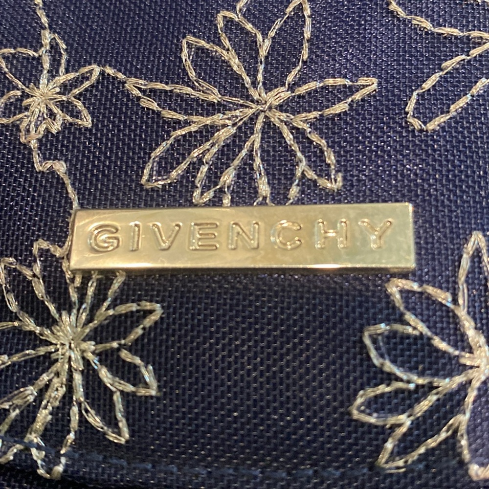 Givenchy makeup pouch - Picture 2 of 7
